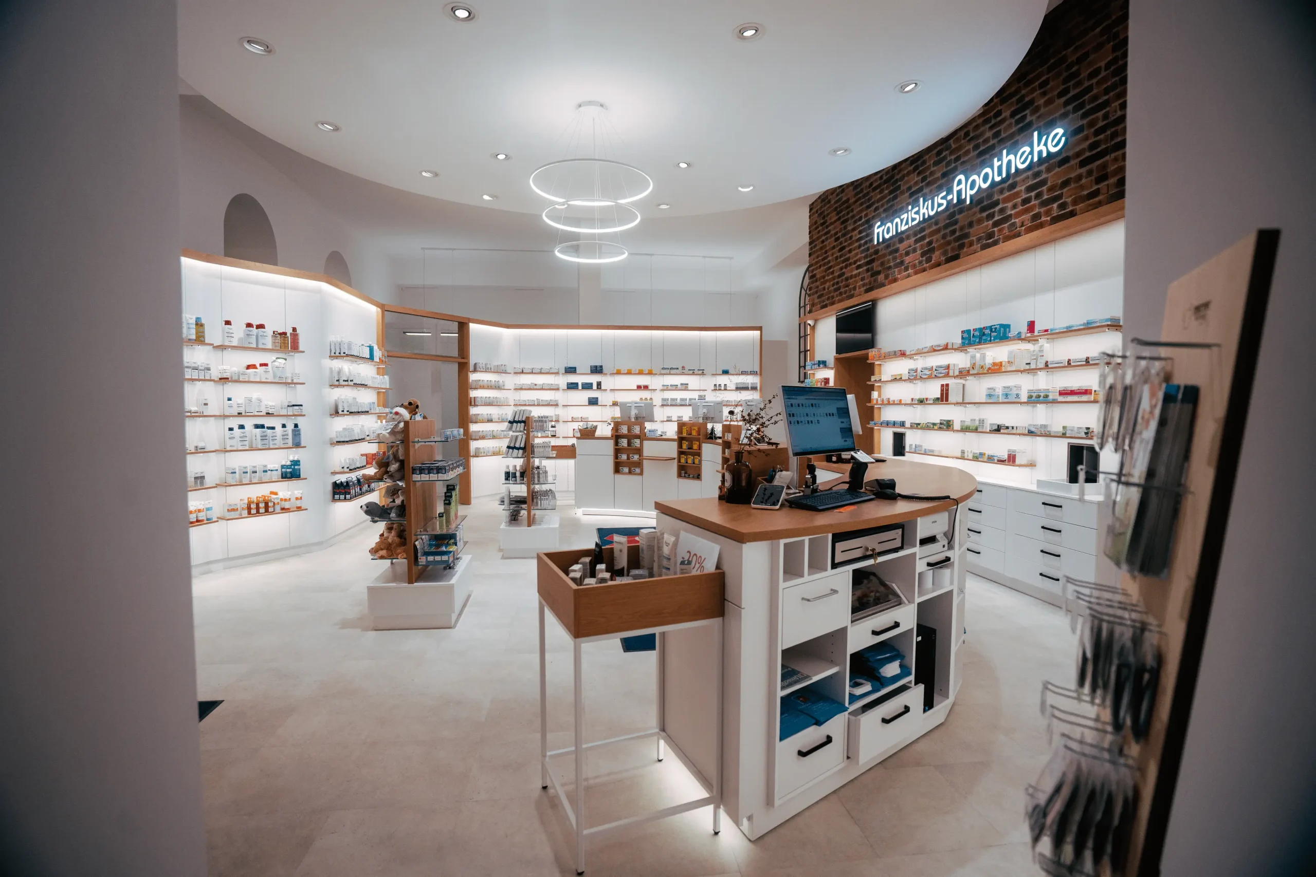 Franziskus_Apotheke_RIIS_Nach-Umbau-02996